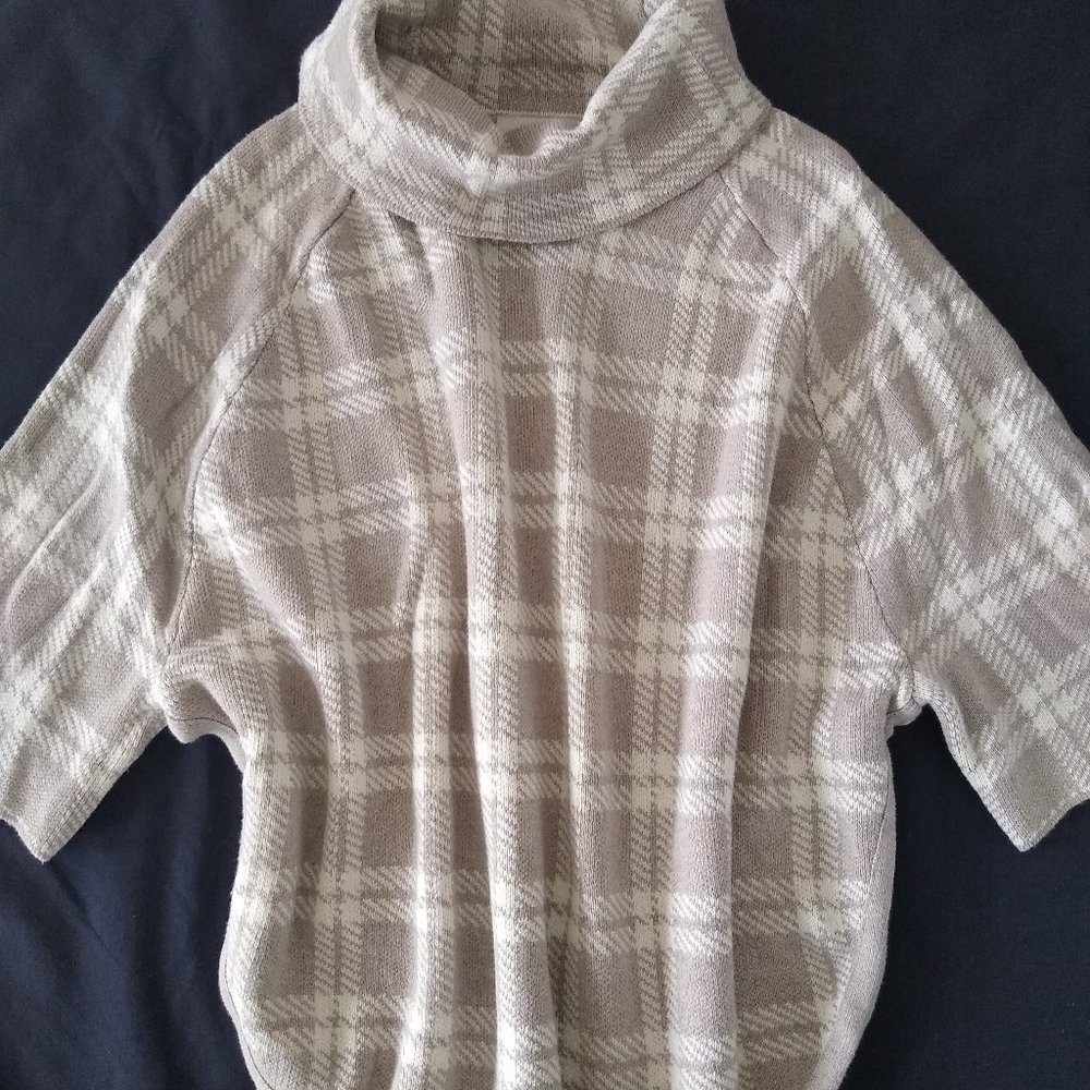 Sweater / Coat Loft: Unique: Beige Plaid